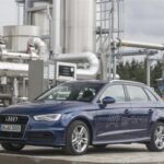 La Audi A3 Sportback g-tron e sullo sfondo l'impianto e-gas.