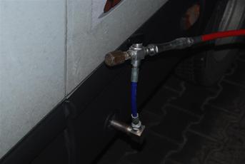 Bocchettone di rifornimento metano con attacco ucraino.
