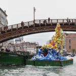 VENEZIA ARRIVATA IN CANAL GRANDE LINSTALLAZIONE DI CHRISTIAN HOLSTAD DEDICATA AL TEMA DELLA PROTEZIONE DEI MARI3